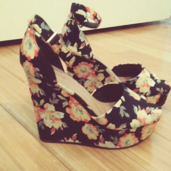 Floral wedges - Picture 4 of 5
